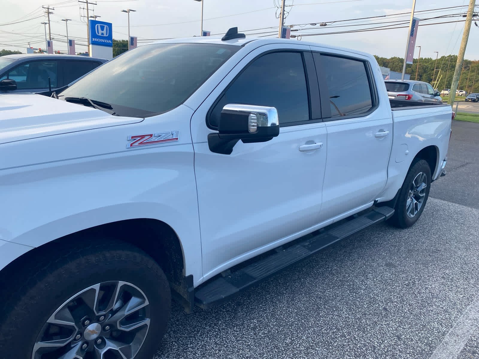 Used 2025 Summit White Chevrolet LT image 2