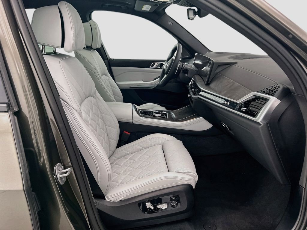 New 2026 Green Metallic BMW xDrive40i image 19