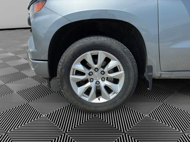 Used 2023 Gray Chevrolet Custom image 9