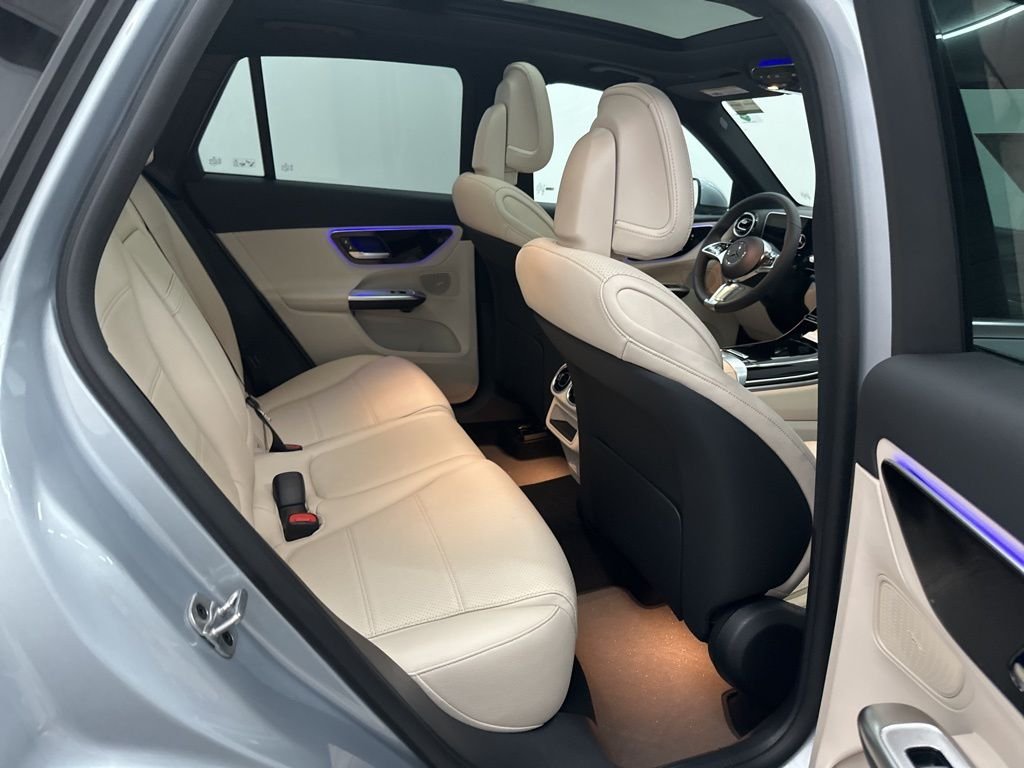 Used 2026 Silver Mercedes-Benz GLC 300 image 23