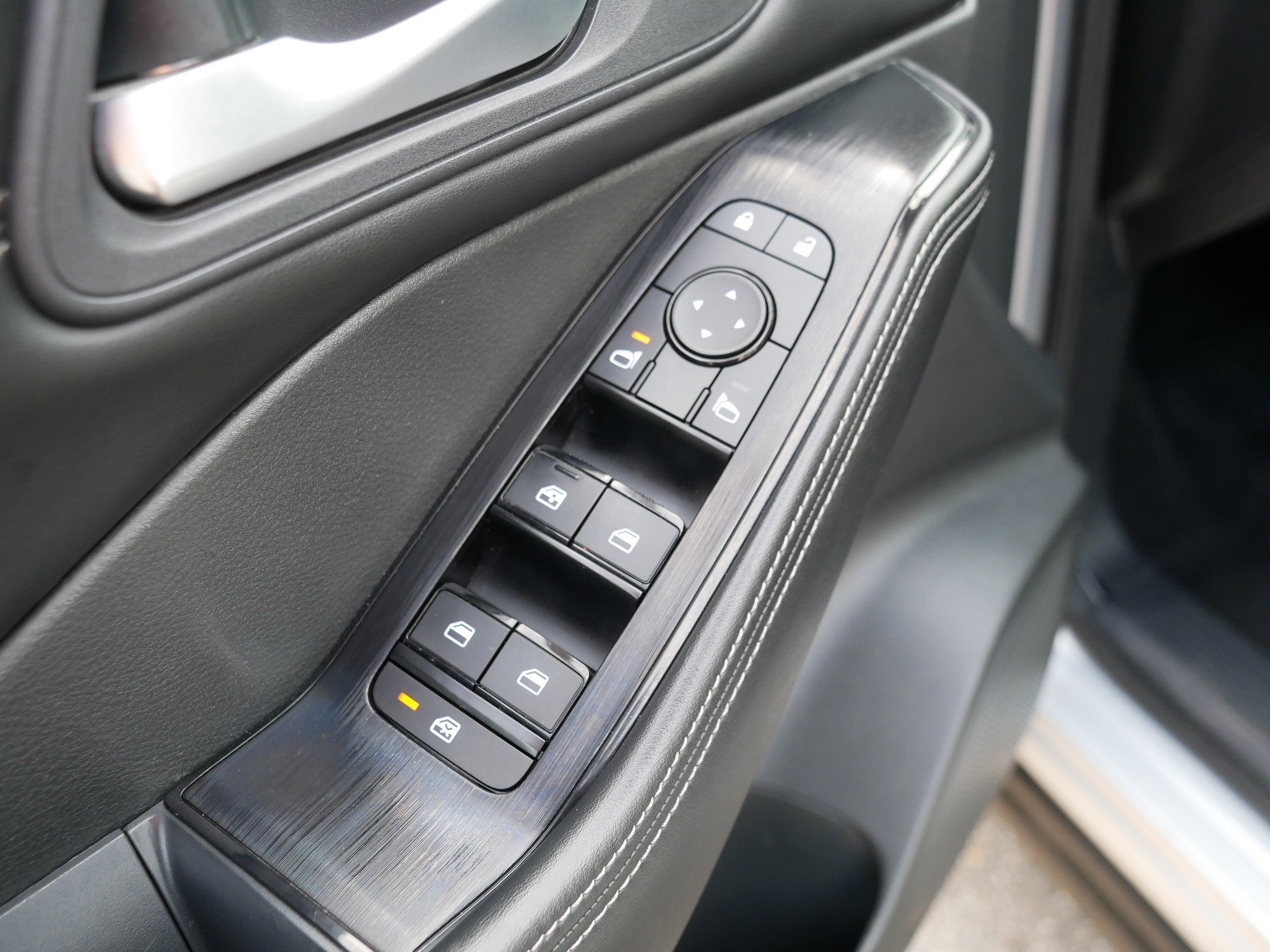 Used 2023 Brilliant Silver Metallic Nissan SV image 19