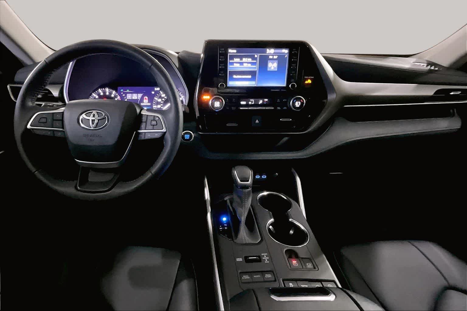 Used 2022 Midnight Black Metallic Toyota XLE image 28