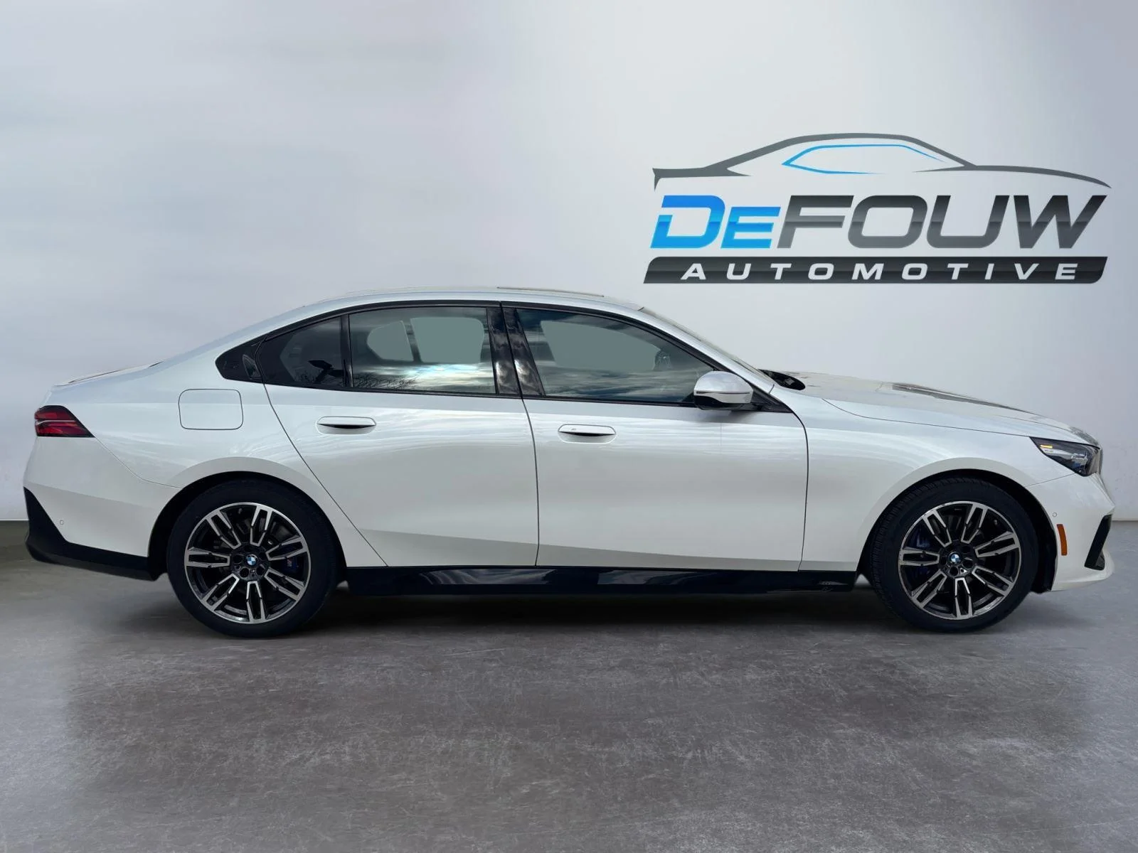 Used 2026 Mineral White Metallic BMW 530i xDrive image 12