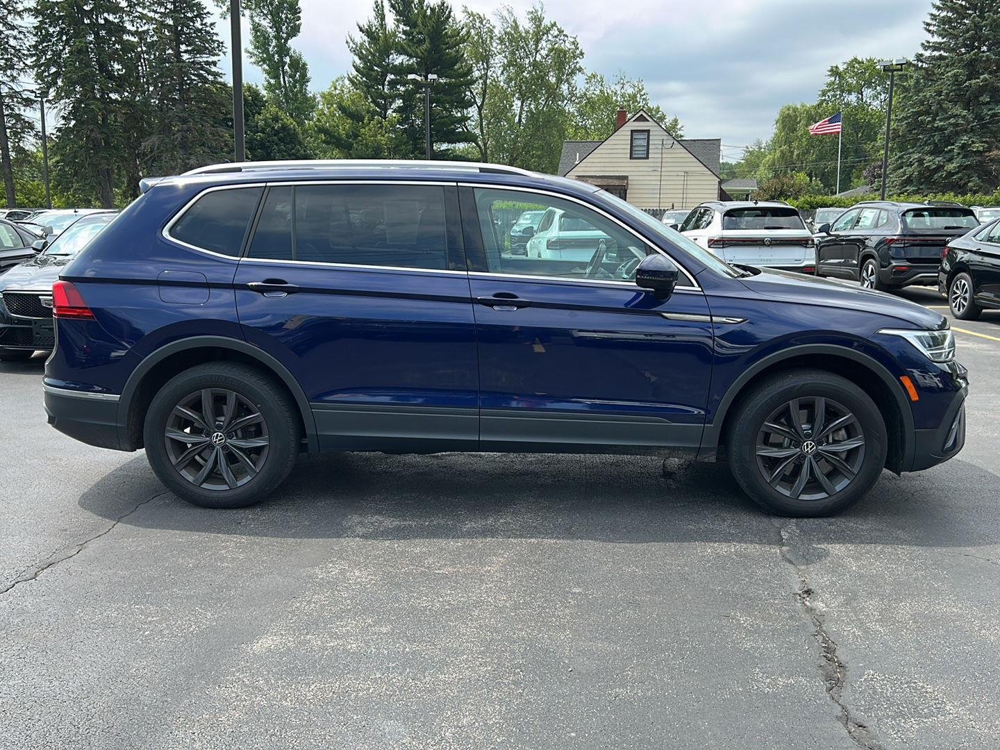 Used 2022 Atlantic Blue Metallic Volkswagen SE image 8