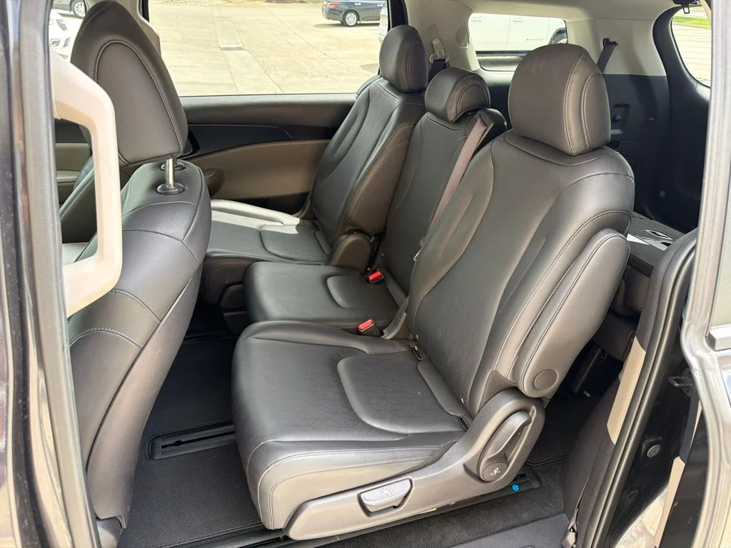 Used 2026 Gray Kia LXS image 18