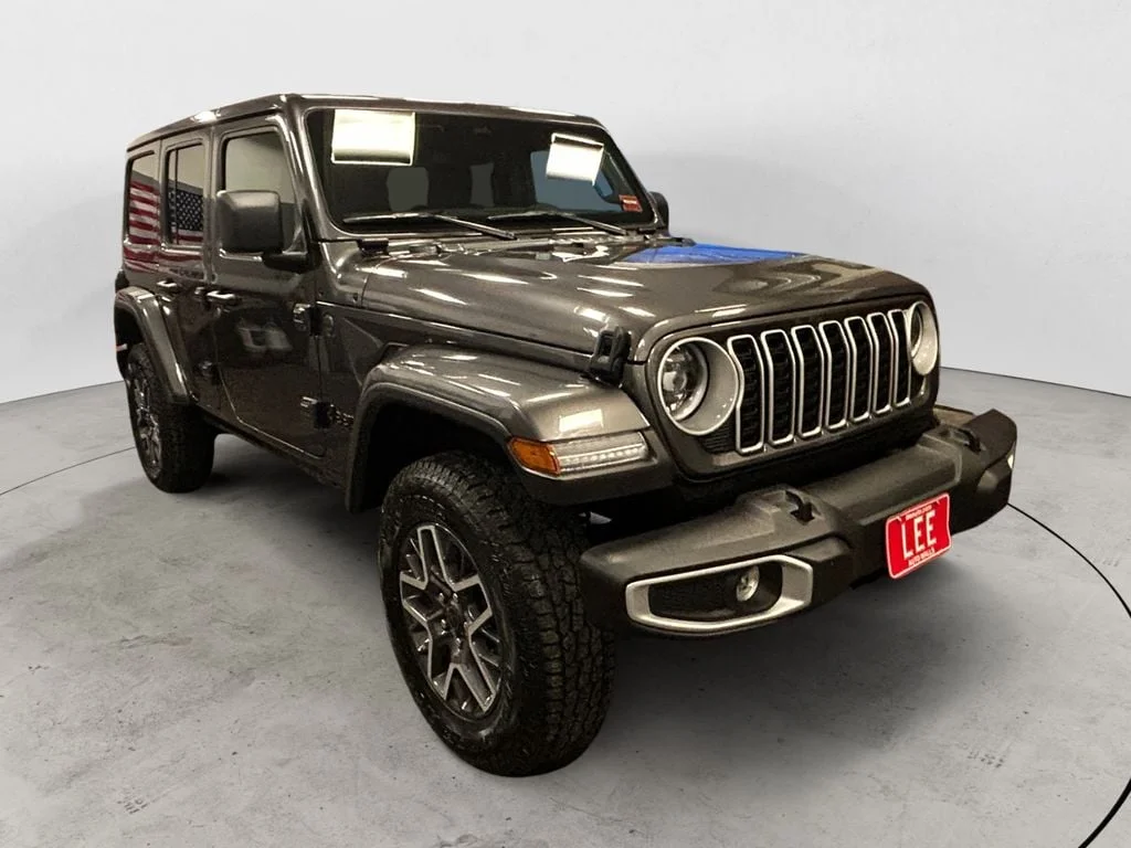 Used 2025 Crystal Metallic Jeep Sahara image 7