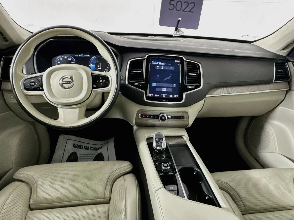 Used 2022 White Volvo T8 Inscription 6 Passenger image 27
