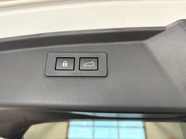 Used 2025 White Subaru Onyx Edition image 17