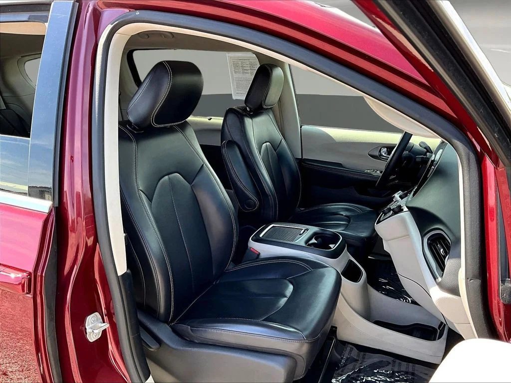 Used 2023 Red Chrysler Touring L image 30