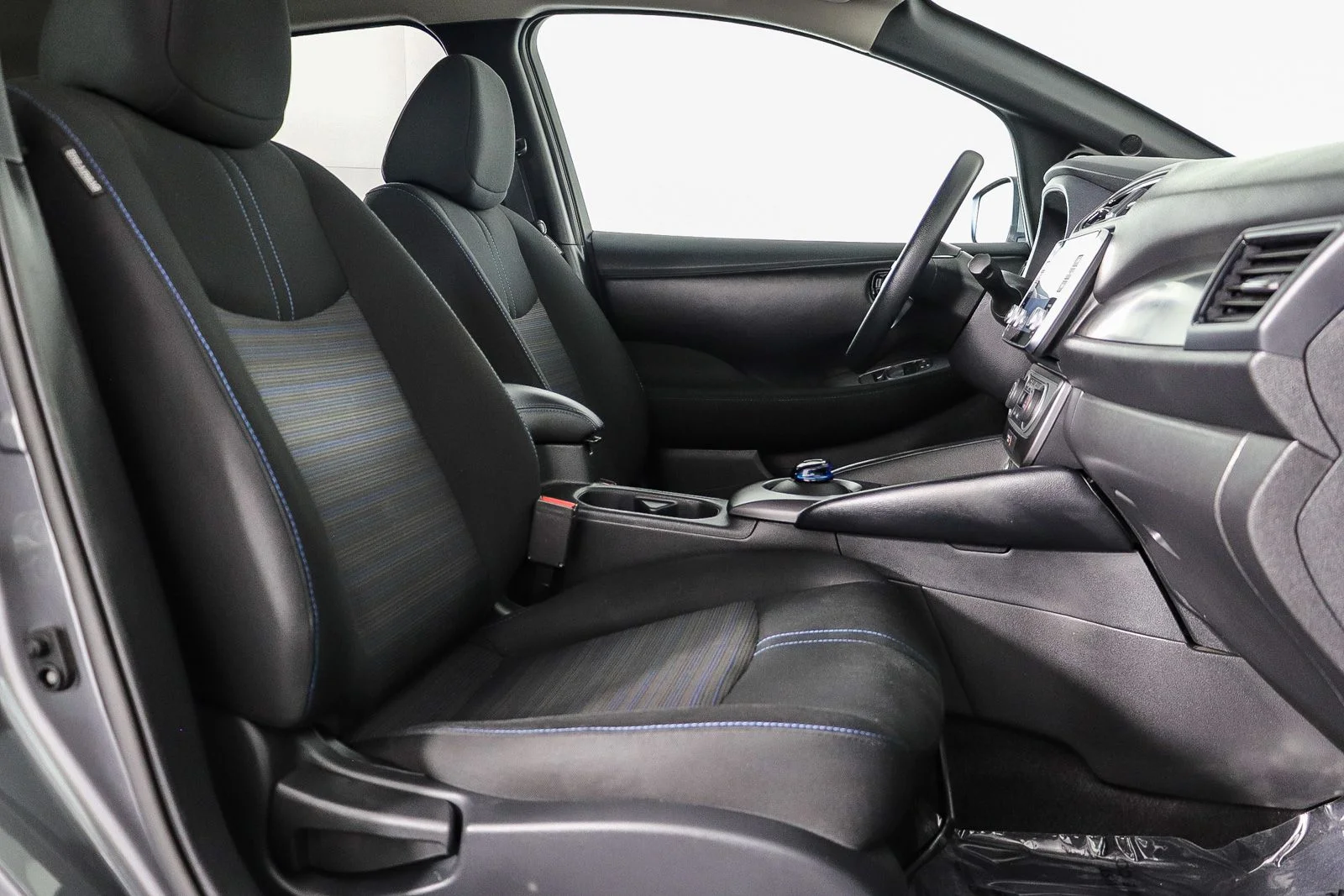 Used 2025 Gray Nissan S image 17