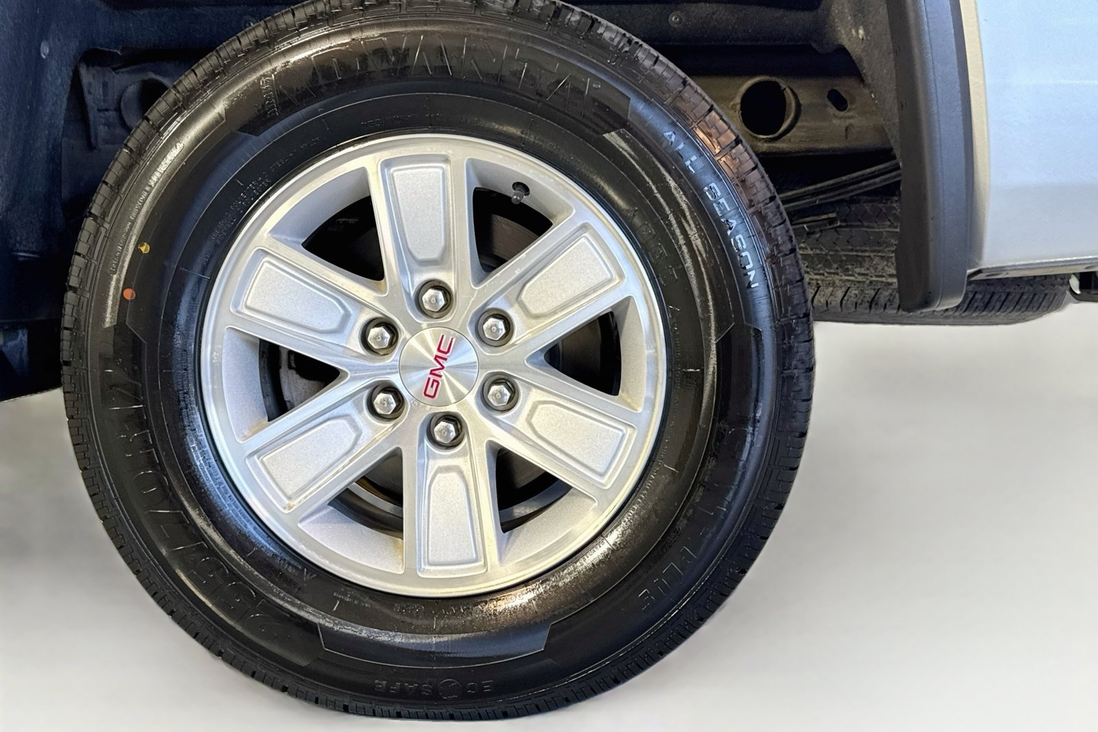 Used 2018 Quicksilver Metallic GMC SLE image 29