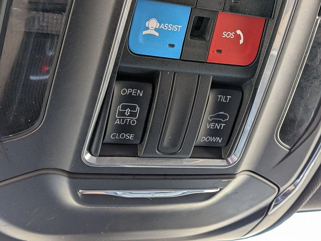 Used 2023 Red Jeep Altitude X image 20