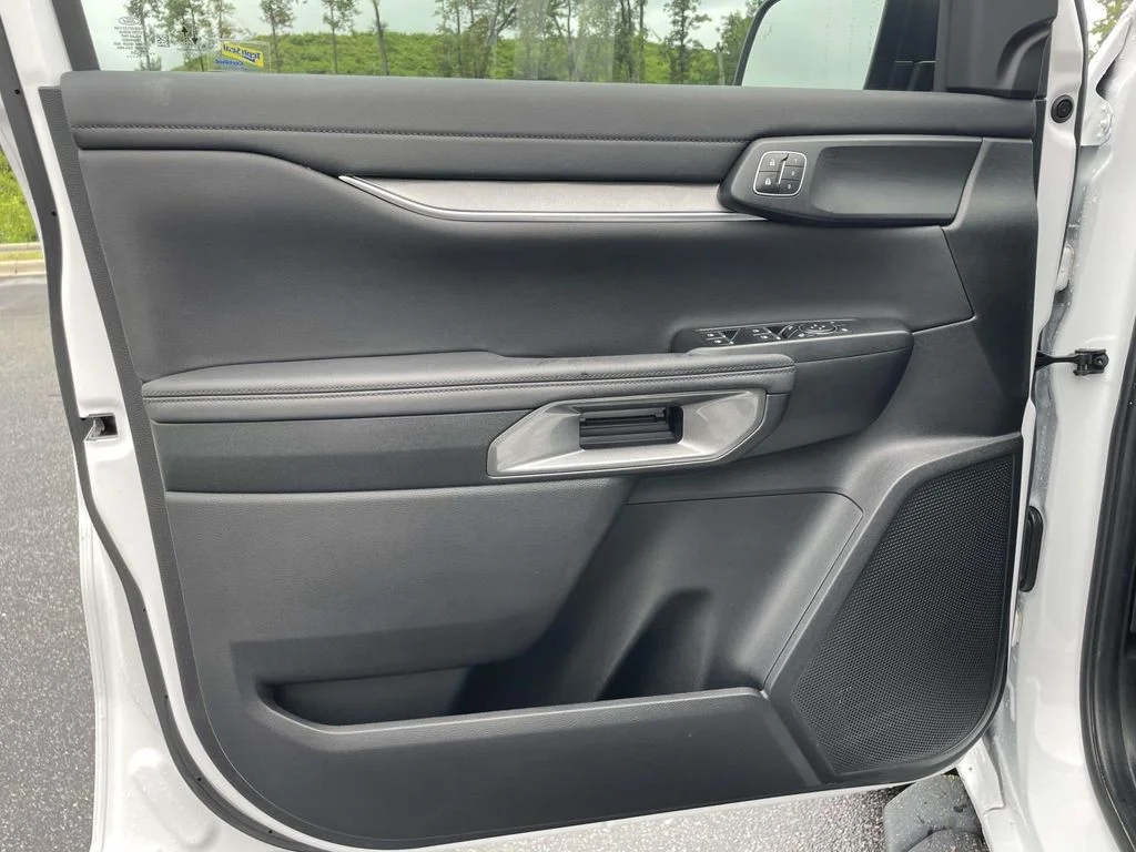 Used 2025 Oxford White Ford LARIAT image 5