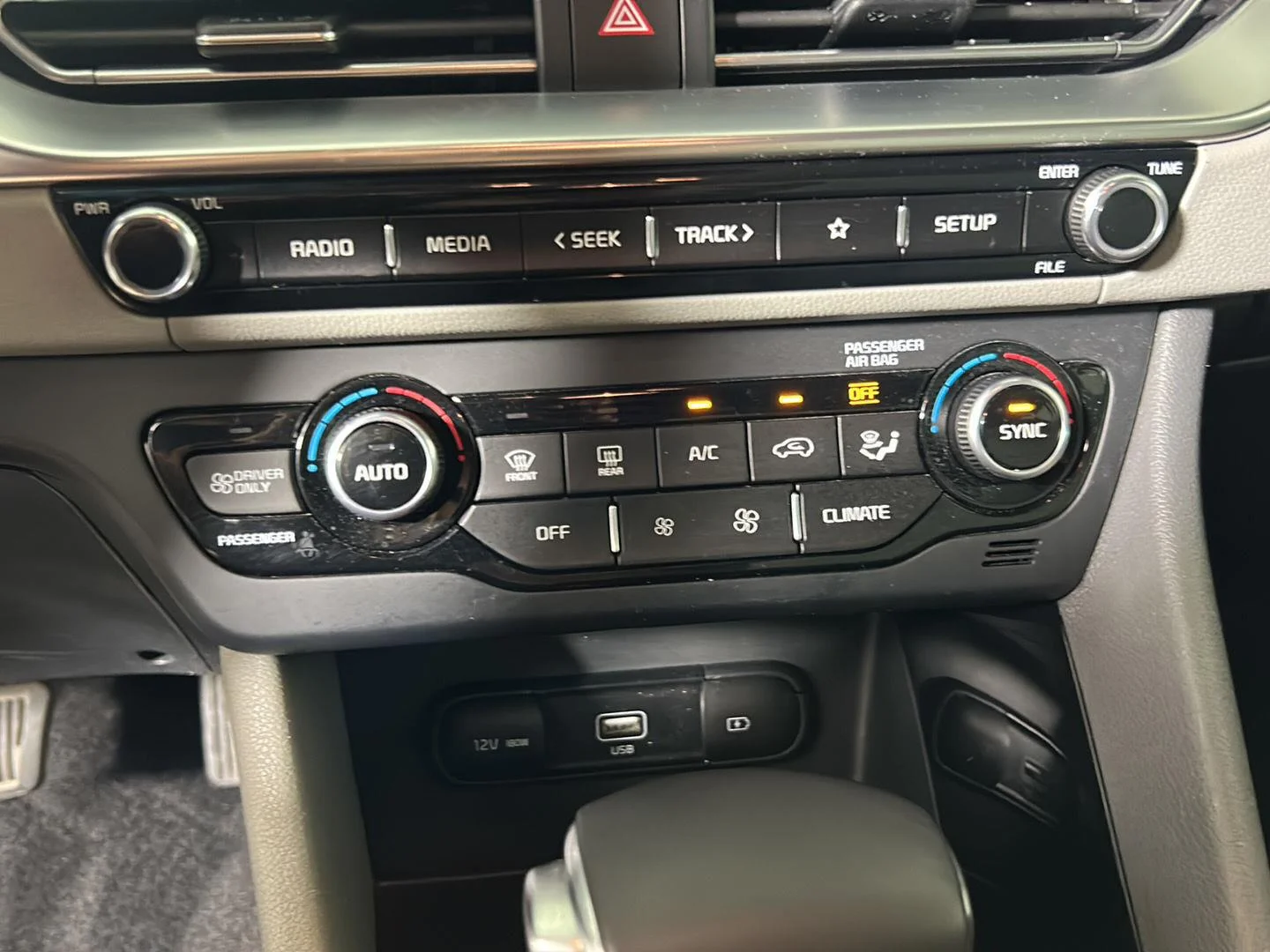 Used 2021 Snow White Pearl Kia LXS image 18