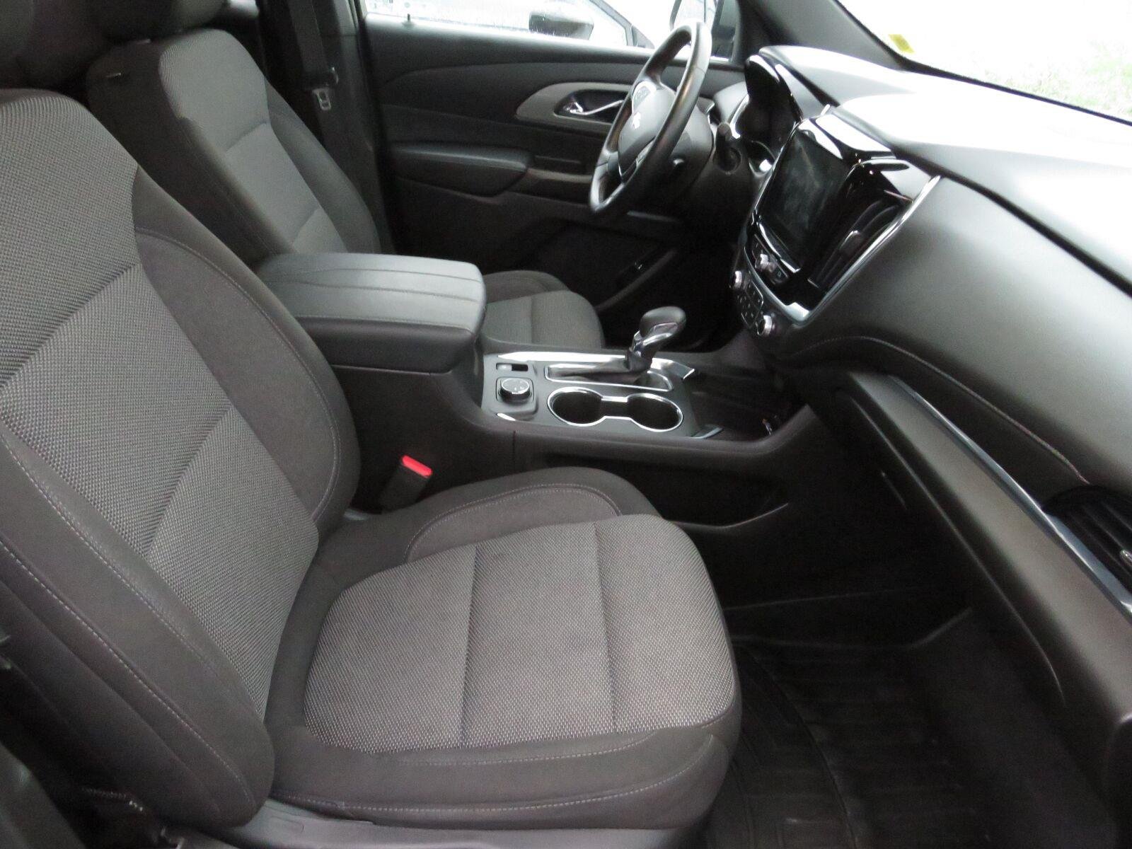 Used 2023 Silver Sage Chevrolet LT image 26