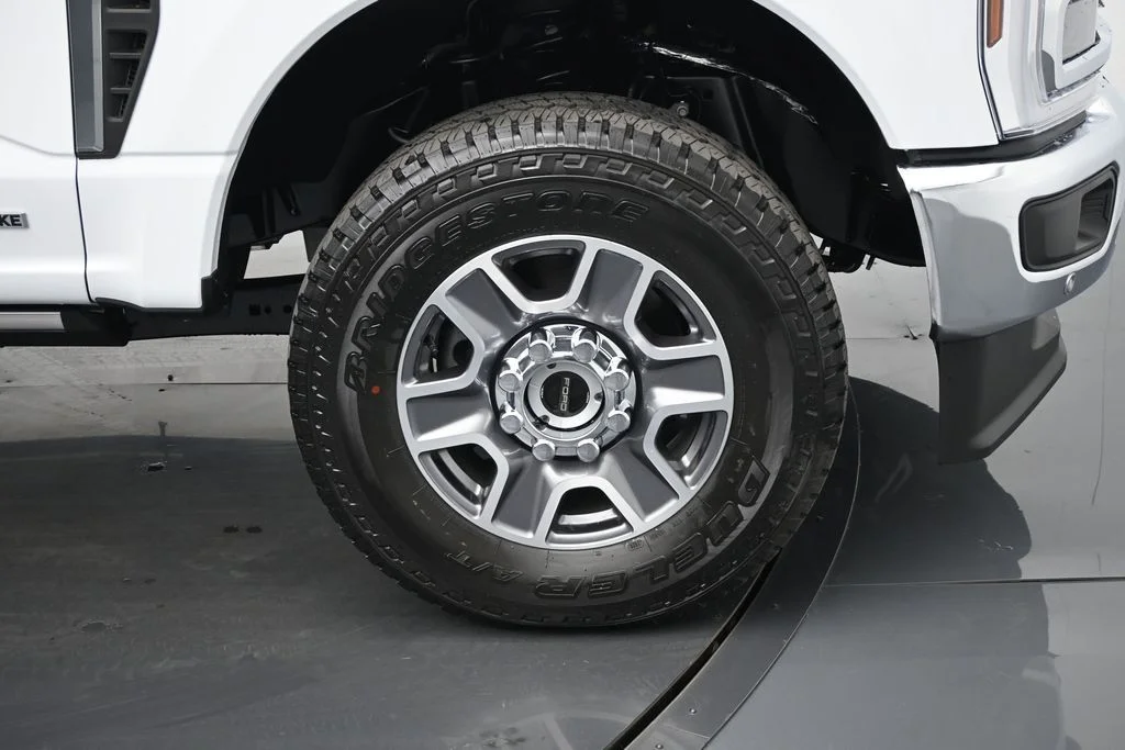 New 2026 Oxford White Ford Lariat image 24