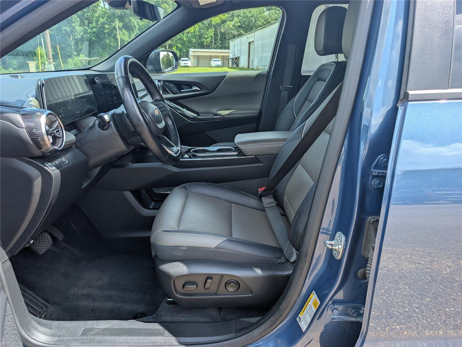 Certified Used 2025 Lakeshore Blue Metallic Chevrolet LT image 12