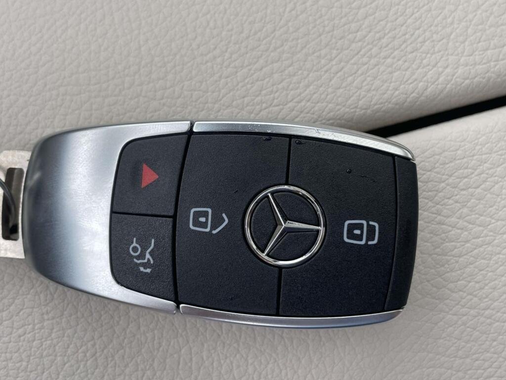 New 2026 Polar White Mercedes-Benz GLA 250 image 4