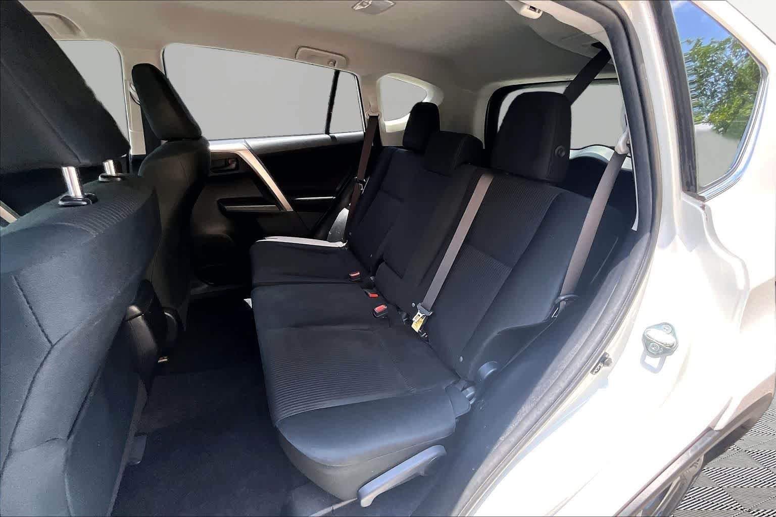 Used 2018 Super White Toyota LE image 21