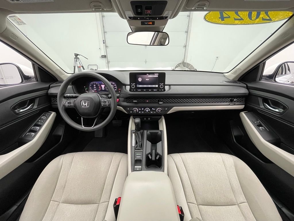 Used 2024 White Honda EX image 3