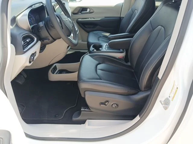 Used 2024 White Chrysler Touring L image 28