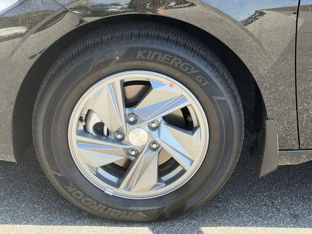 New 2026 Black Hyundai SE image 31