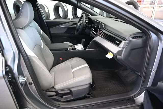 2026 Toyota Camry SE - Photo 11