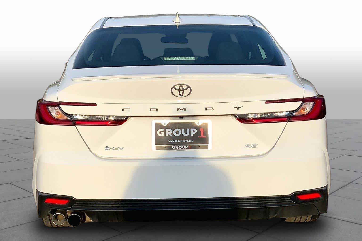 Used 2025 Ice Cap Toyota SE image 5