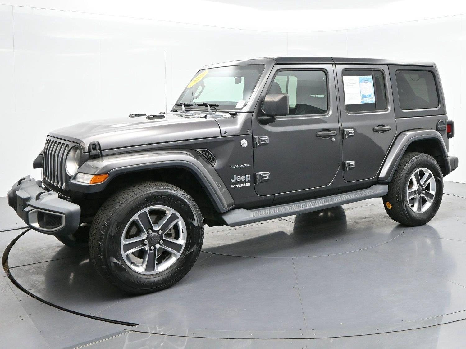 Used 2018 Granite Crystal Metallic Clearcoat Jeep Sahara image 3