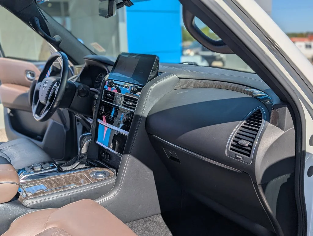 Used 2023 White Nissan Platinum image 39