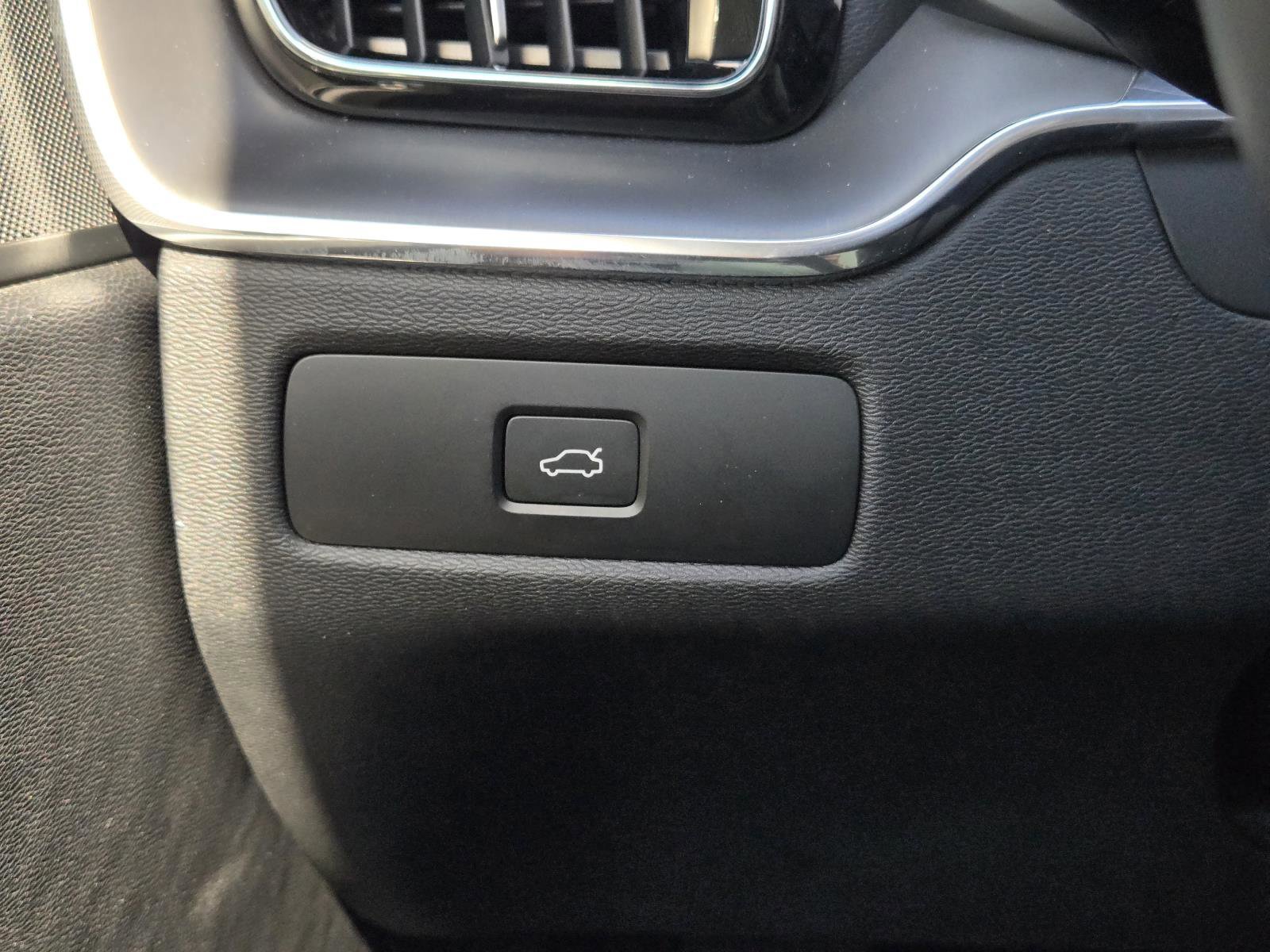Used 2025 White Volvo Core image 18