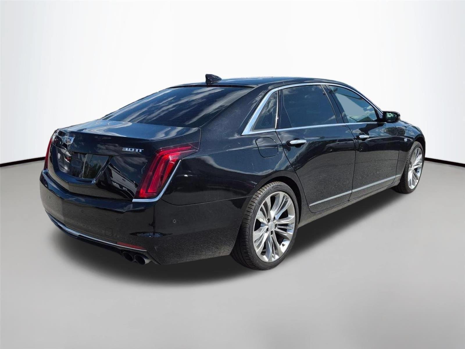Used 2018 Stellar Black Metallic Cadillac Platinum AWD image 5