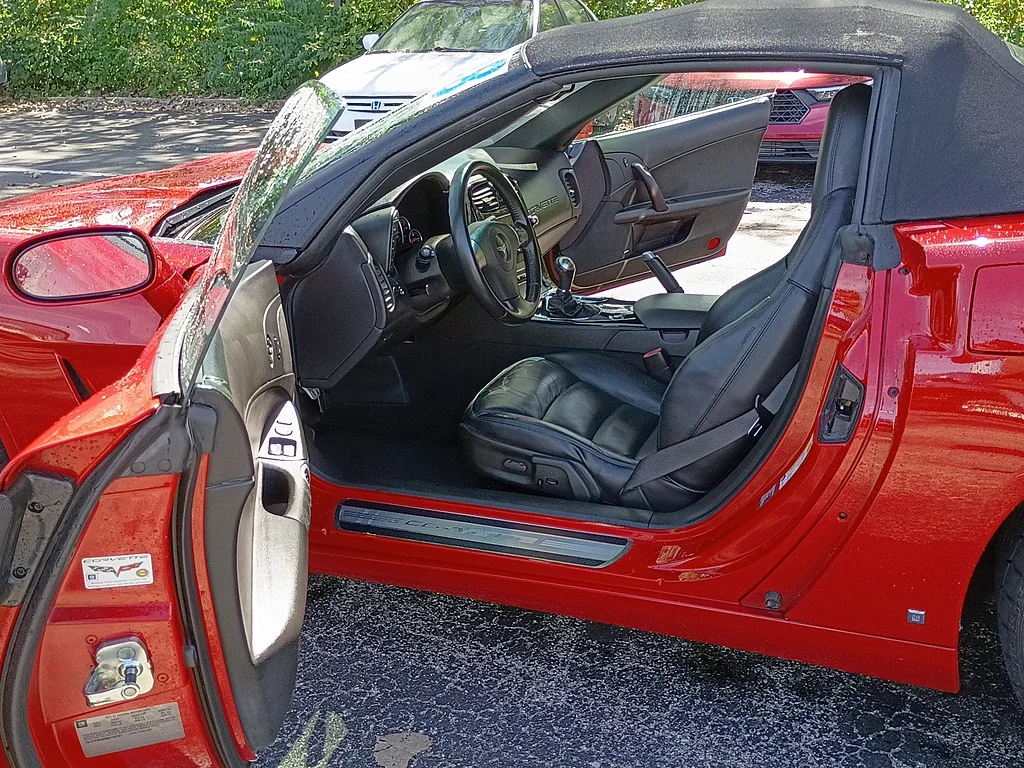 Used 2008 VICTORY RED Chevrolet Base image 9