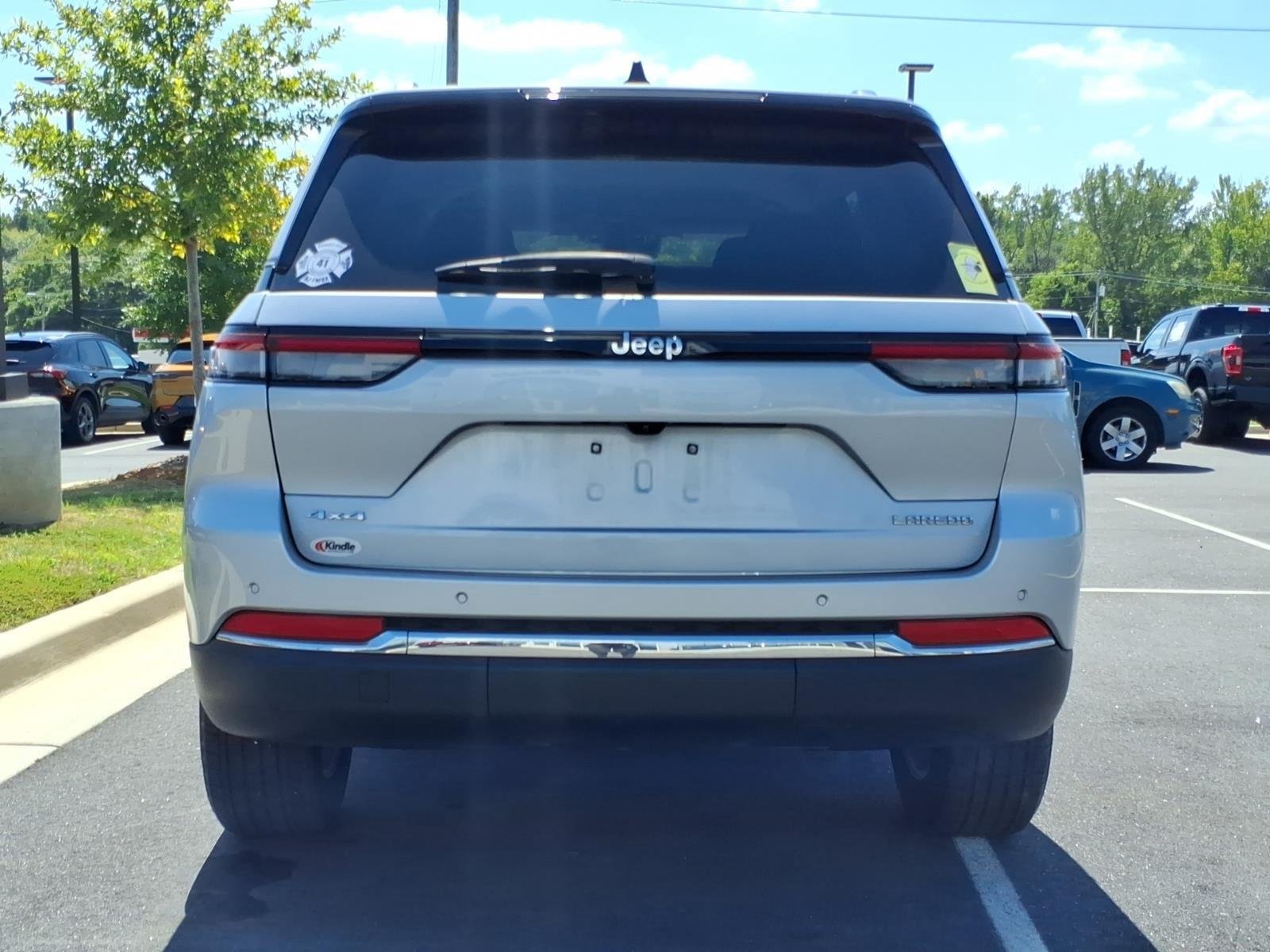 Used 2023 Silver Zynith Jeep Laredo image 13