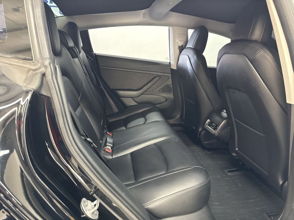 Used 2018  Tesla Long Range image 18