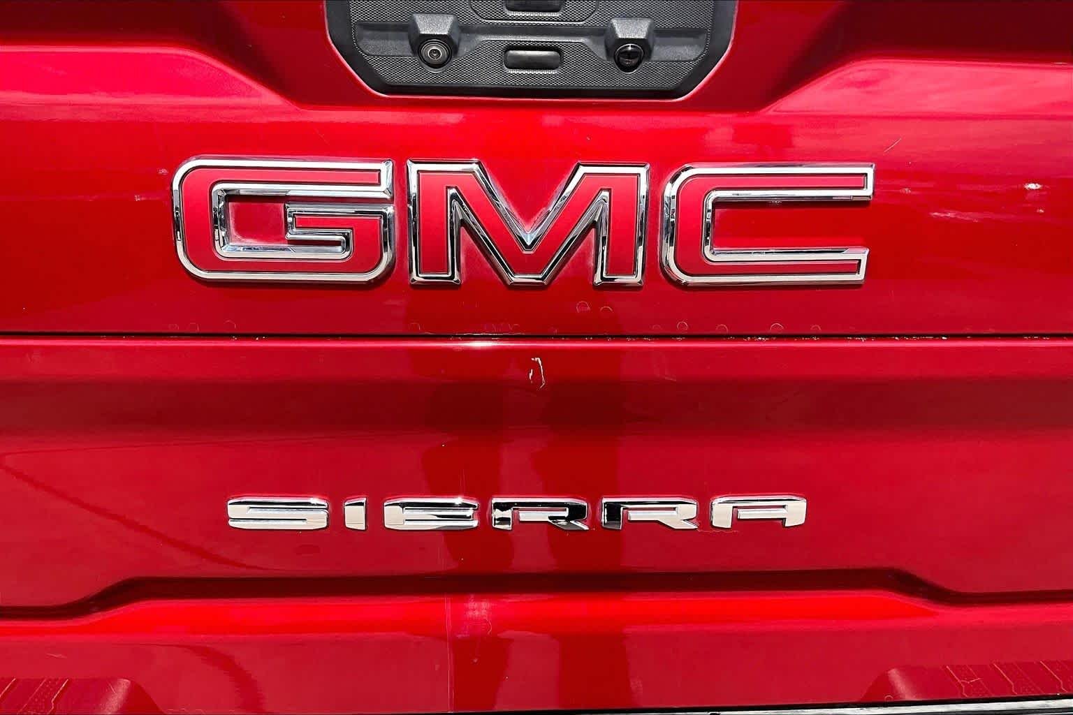 Used 2023 CAYENNE RED TINTCOAT GMC AT4 image 31