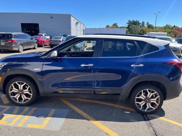 Used 2021 Dark Ocean Blue/White Roof Kia SX image 6