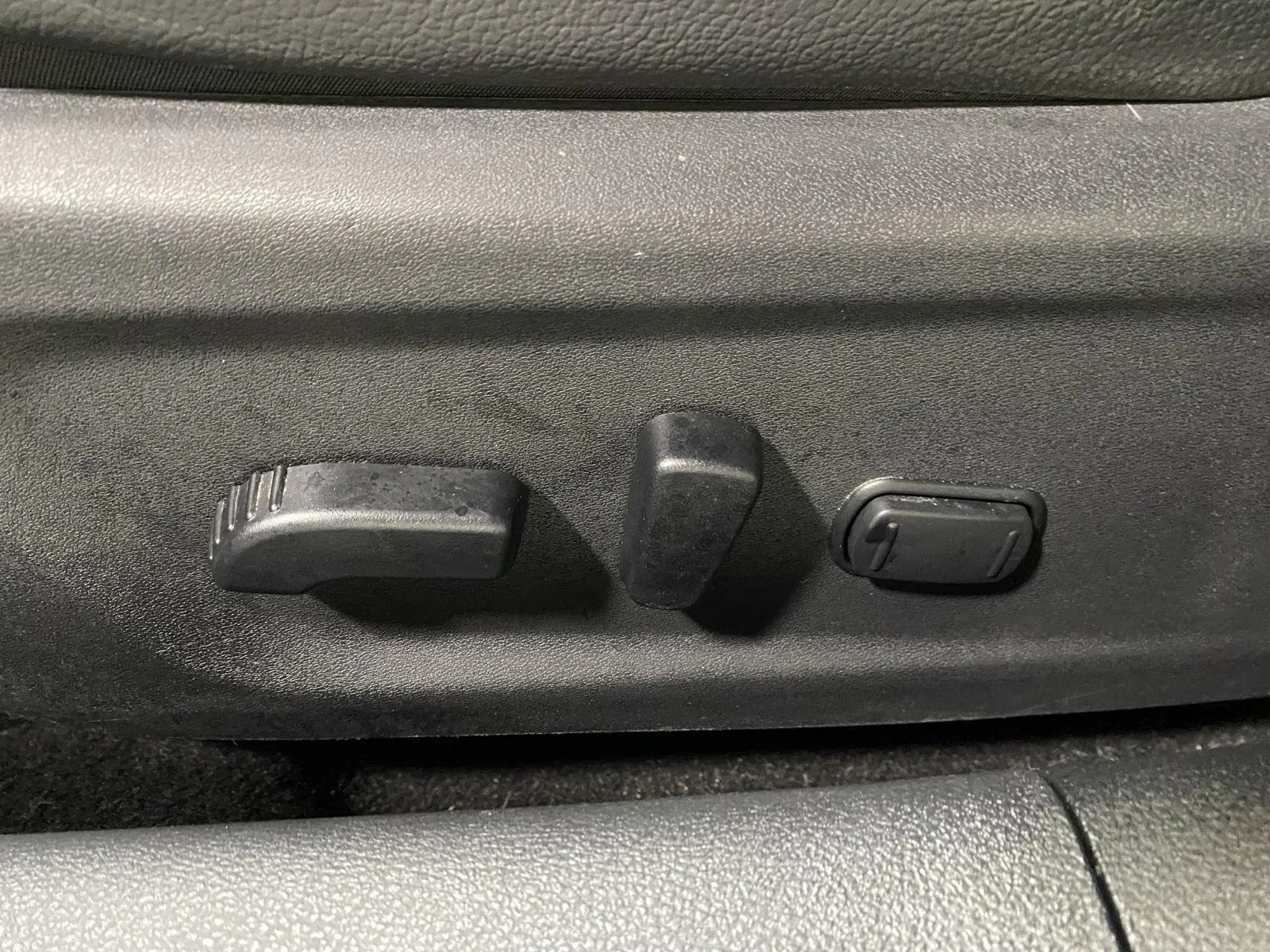 Used 2019 Super Black Nissan 2.5 SL image 18