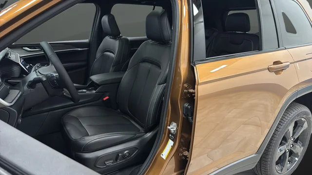 New 2026 Copper Shino Metallic Clear-Coat Exterior Paint Jeep Limited image 9