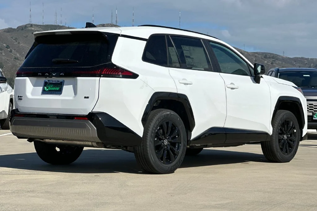 New 2026 Ice Cap Toyota  SE image 4