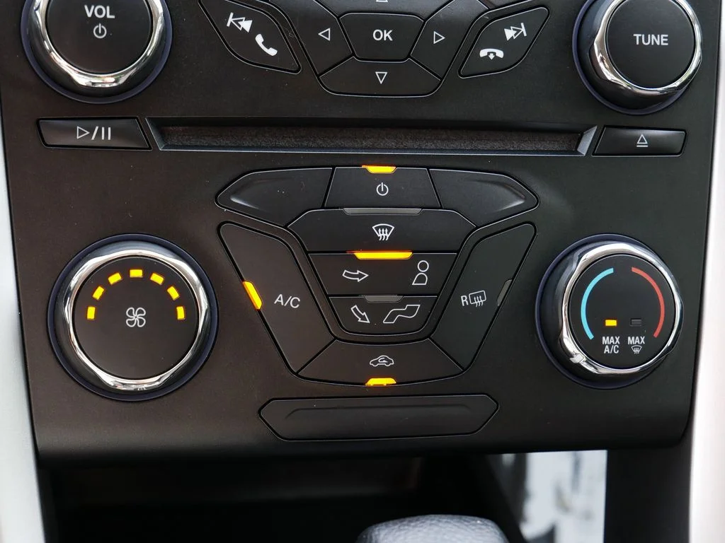 Used 2014 Silver Ford SE image 23