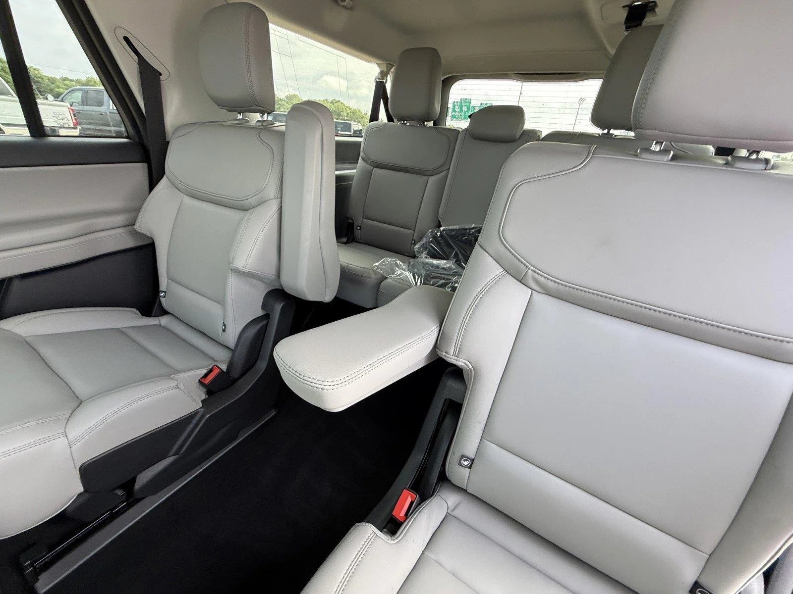 New 2027 Star White Metallic Tri-Coat Ford MAX Active image 23