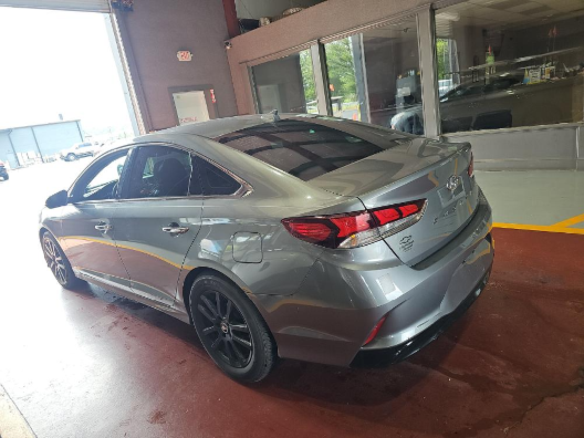 Used 2018 Gray Hyundai Limited image 4