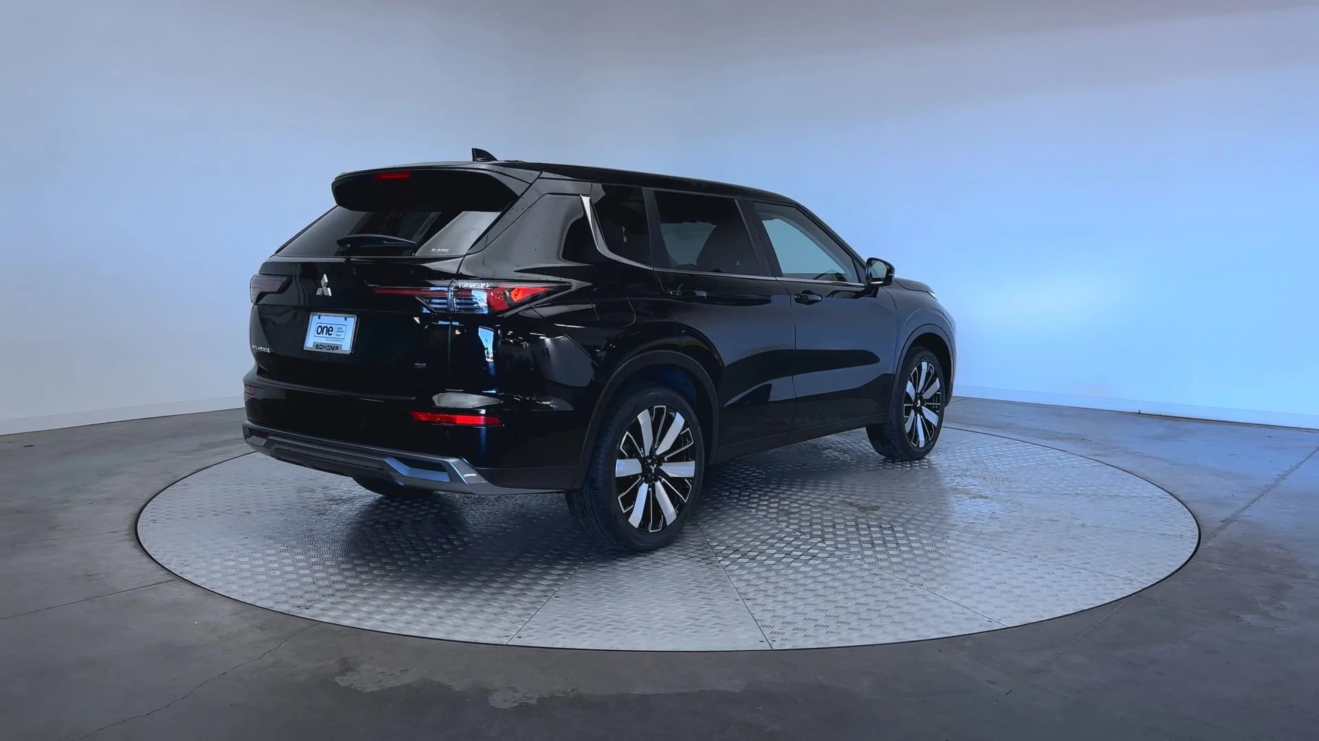 New 2026 Labrador Black Pearl Mitsubishi SE image 8