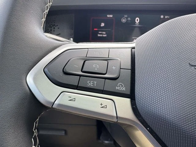 2025 Volkswagen Tiguan SE - Photo 31