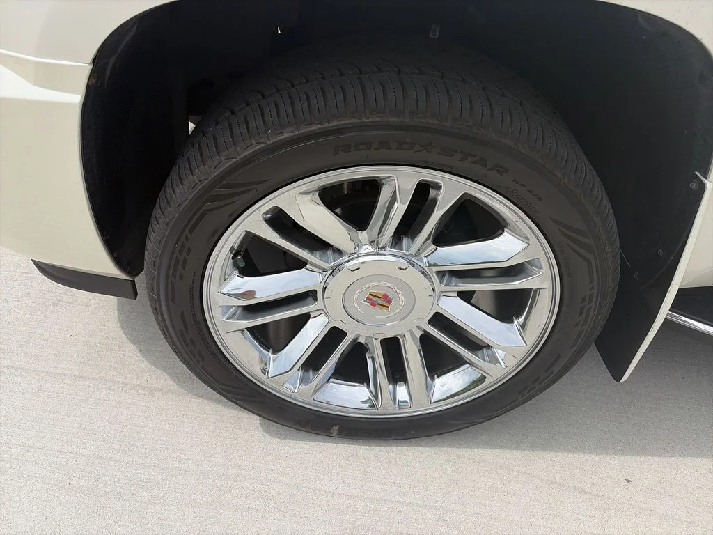 Used 2007 White Cadillac Base image 10