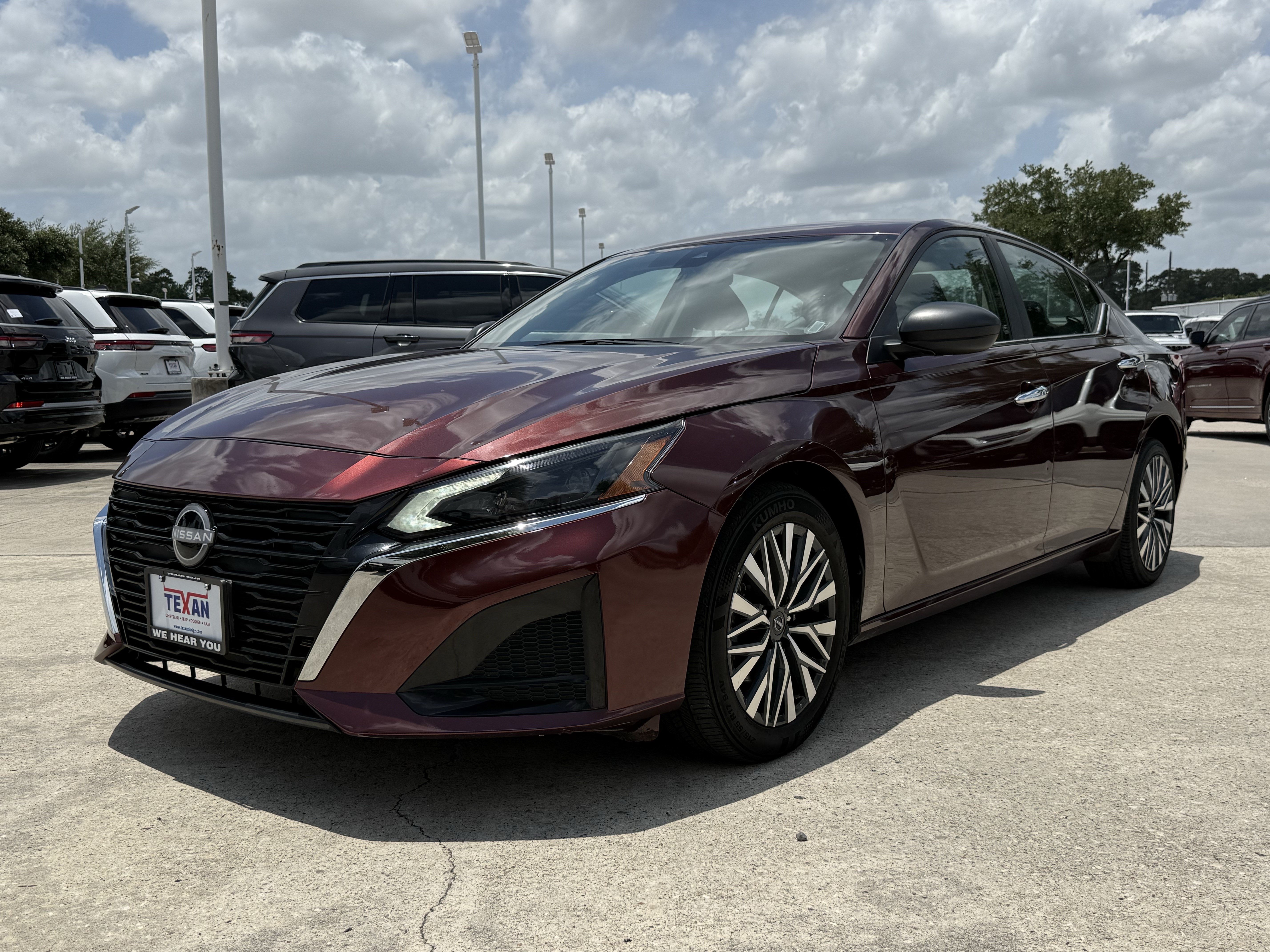 Used 2025 Garnet Pearl Metallic Nissan  image 9