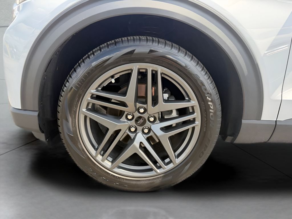 Used 2026 White Metallic Ford Active image 28