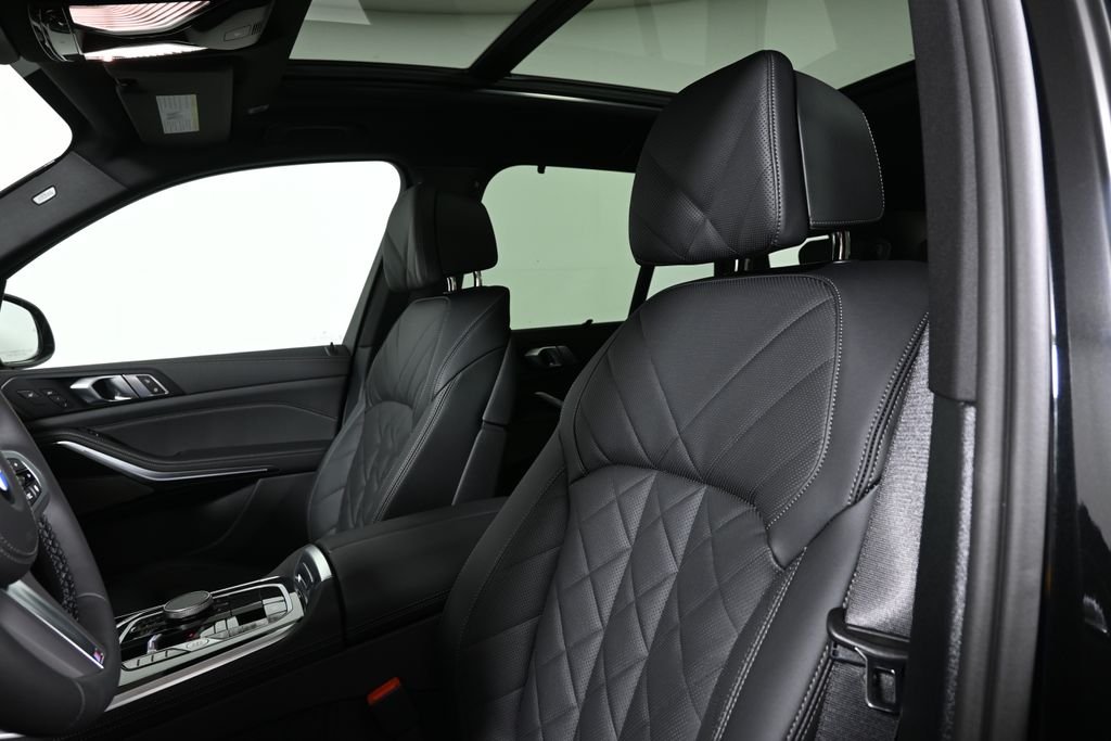 New 2026 Black Sapphire Metallic BMW xDrive40i image 16