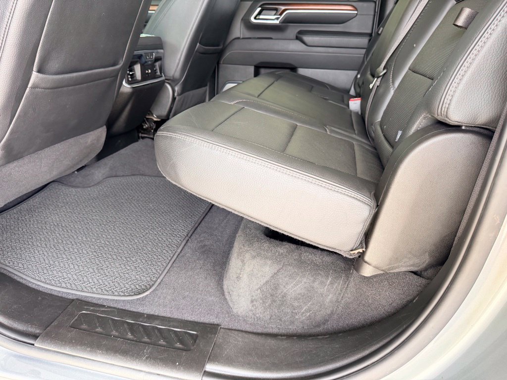 Used 2024 Silver GMC Denali image 31